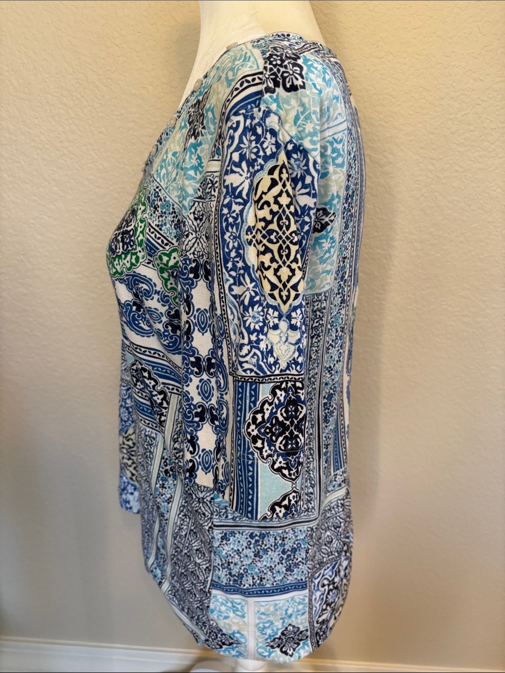 Chico's Blue, White & Green V-Neck Patterned Short Sleeve Top - Picture 4 of 7